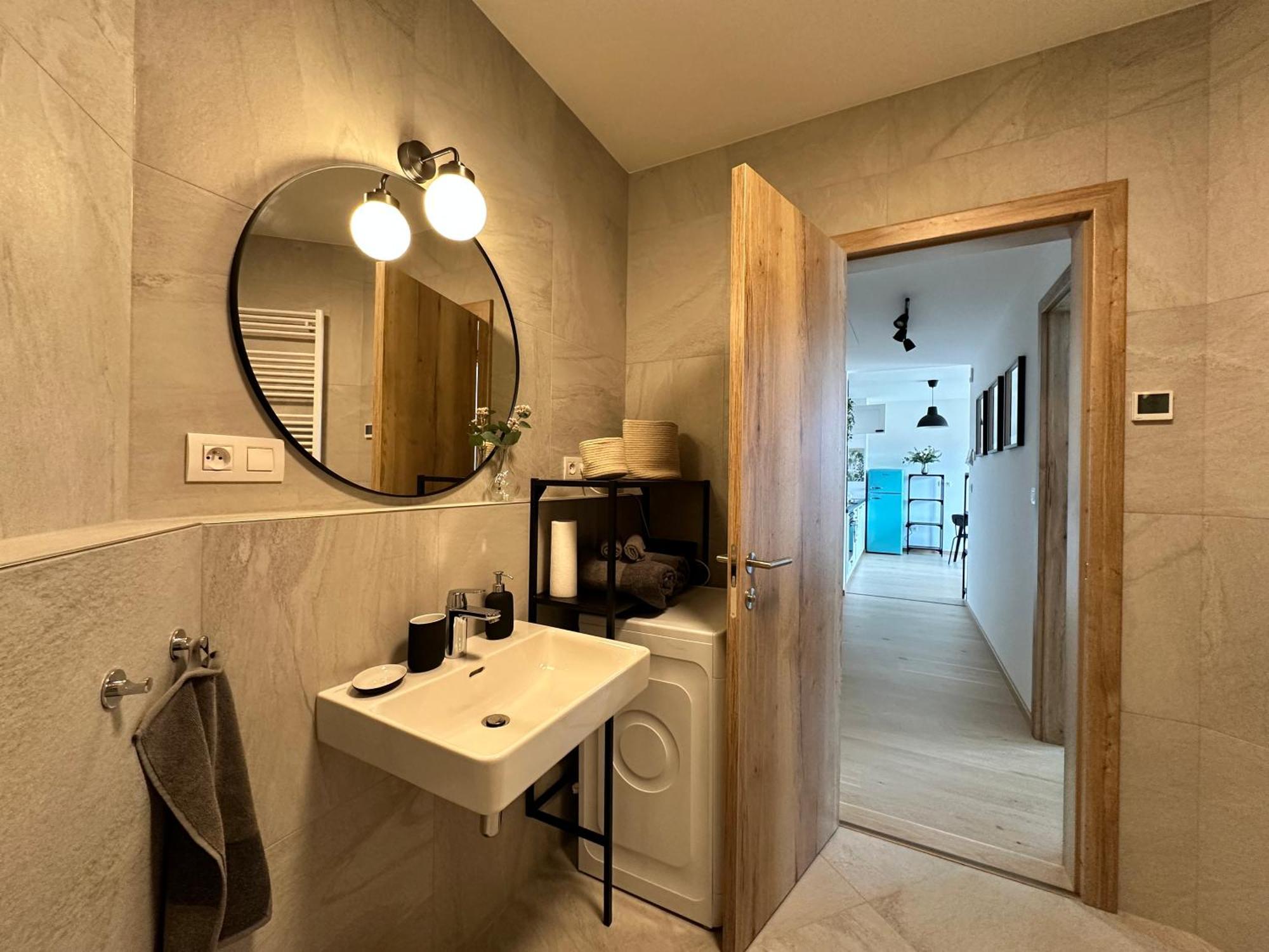 Zwirn1, Uplne Nove, Parkovanie, Klimatizacia, Apartmán