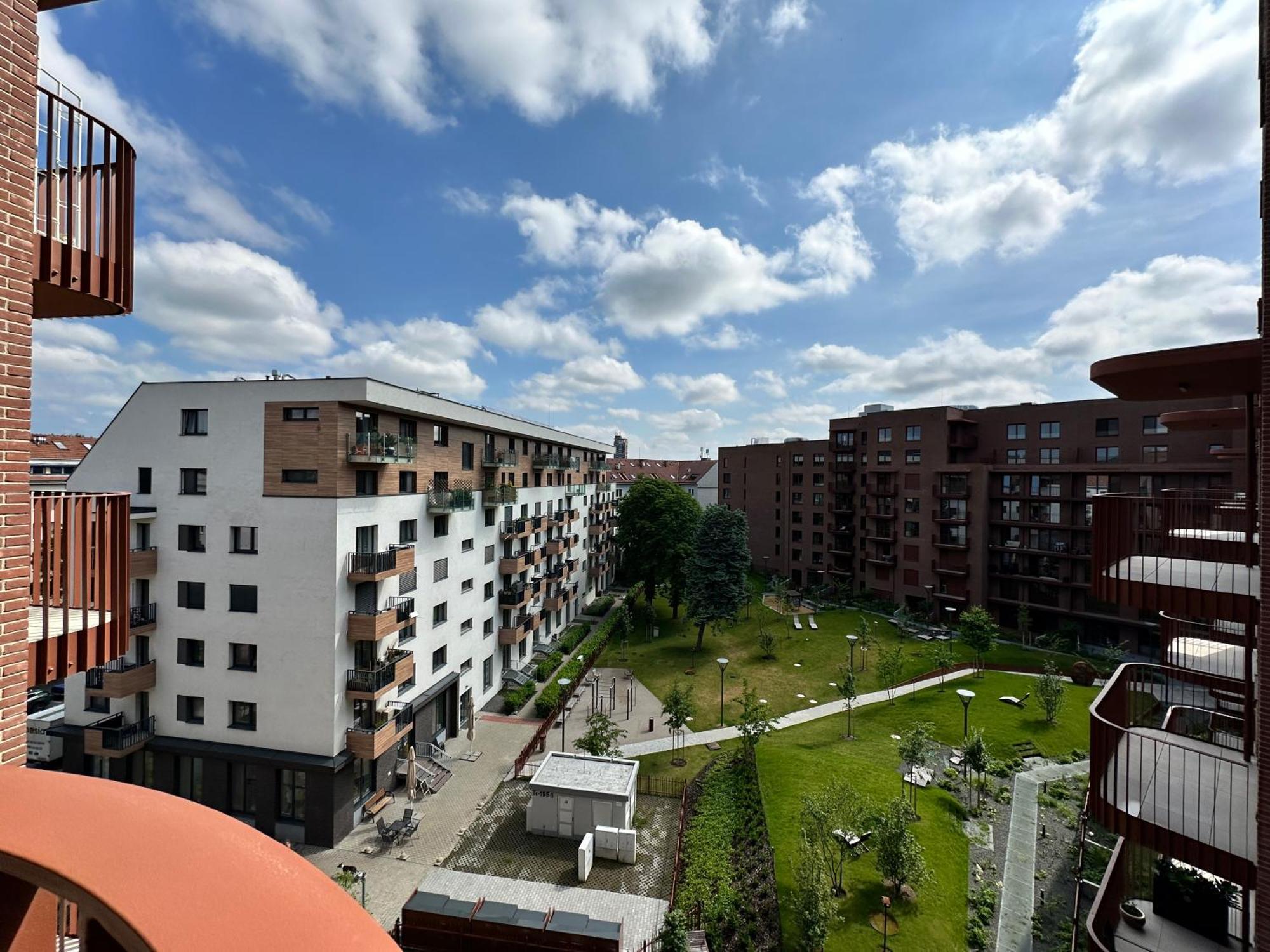 Zwirn1, Uplne Nove, Parkovanie, Klimatizacia, * Pressburg